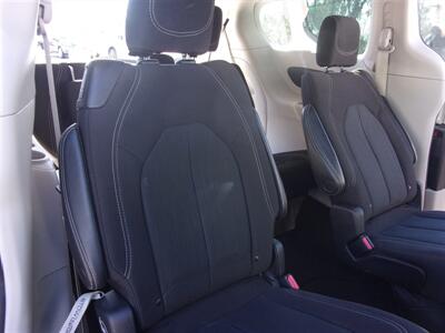 2024 Chrysler Pacifica Plug-In Hybrid Select   - Photo 19 - Tucson, AZ 85716