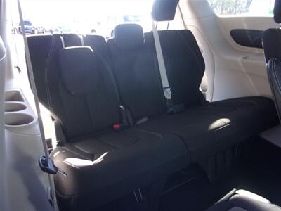 2024 Chrysler Pacifica Plug-In Hybrid Select   - Photo 16 - Tucson, AZ 85716