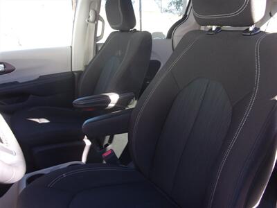 2024 Chrysler Pacifica Plug-In Hybrid Select   - Photo 7 - Tucson, AZ 85716