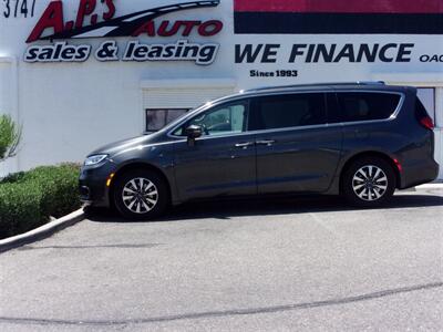 2021 Chrysler Pacifica Hybrid Touring L   - Photo 6 - Tucson, AZ 85716