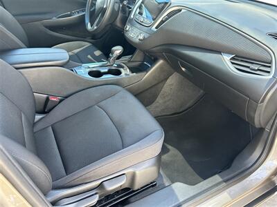 2025 Chevrolet Malibu LT   - Photo 16 - Tucson, AZ 85716