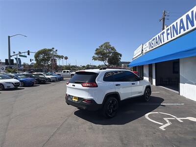 2017 Jeep Cherokee Sport Altitude - Photo 6 -