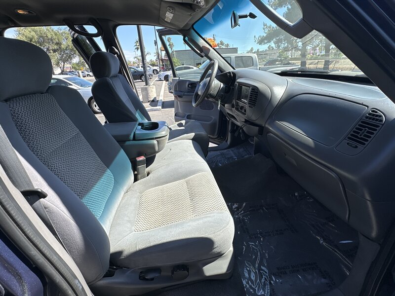 2003 Ford F-150 XLT photo 9