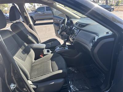 2018 Nissan Rogue SV   - Photo 9 - National City, CA 91950