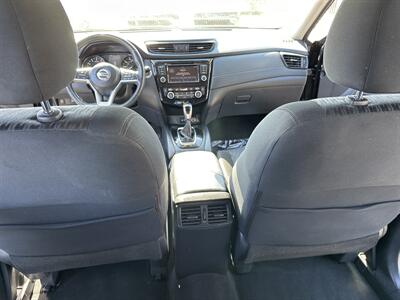 2018 Nissan Rogue SV   - Photo 14 - National City, CA 91950