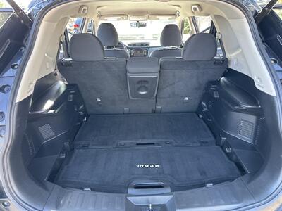 2018 Nissan Rogue SV   - Photo 11 - National City, CA 91950