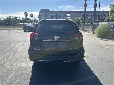 2018 Nissan Rogue SV   - Photo 6 - National City, CA 91950