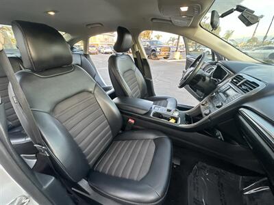 2017 Ford Fusion Hybrid SE - Photo 9 -