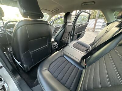 2017 Ford Fusion Hybrid SE - Photo 12 -