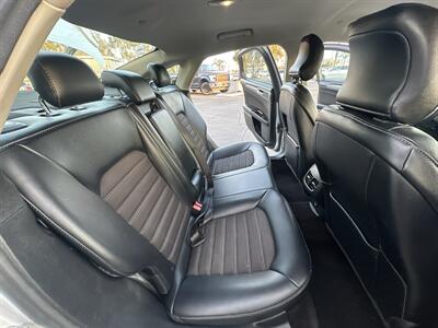 2017 Ford Fusion Hybrid SE - Photo 10 -