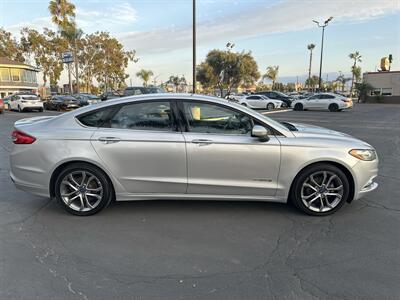 2017 Ford Fusion Hybrid SE - Photo 4 -