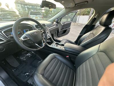 2017 Ford Fusion Hybrid SE - Photo 13 -