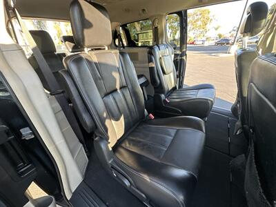 2014 Chrysler Town & Country Touring - Photo 10 -