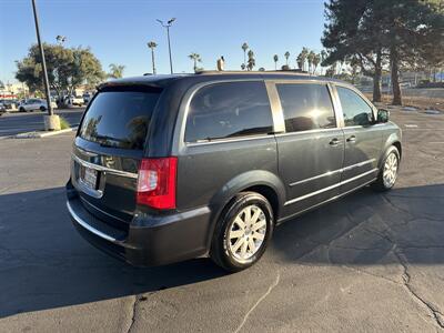 2014 Chrysler Town & Country Touring - Photo 5 -