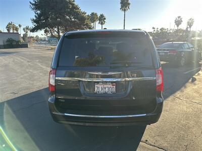 2014 Chrysler Town & Country Touring - Photo 6 -