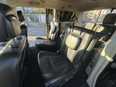 2014 Chrysler Town & Country Touring - Photo 14 -