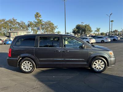 2014 Chrysler Town & Country Touring - Photo 4 -