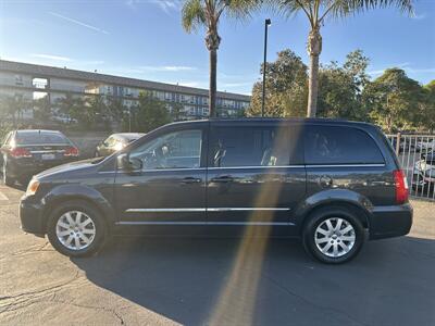 2014 Chrysler Town & Country Touring - Photo 8 -