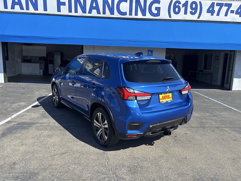2020 Mitsubishi Outlander Sport SE photo 2