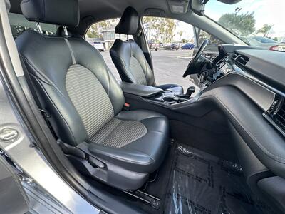 2019 Toyota Camry SE - Photo 9 -
