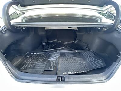 2019 Toyota Camry SE - Photo 11 -