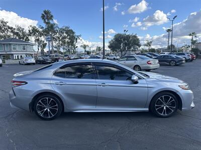 2019 Toyota Camry SE - Photo 4 -