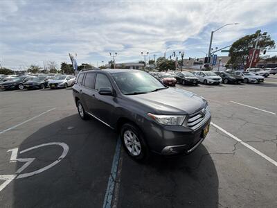 2013 Toyota Highlander Plus   - Photo 7 - National City, CA 91950