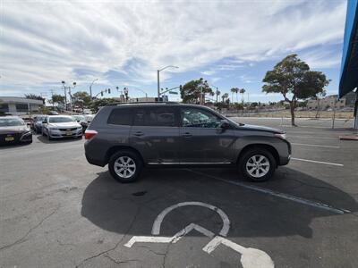 2013 Toyota Highlander Plus   - Photo 6 - National City, CA 91950