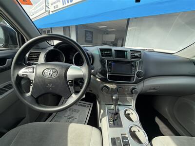 2013 Toyota Highlander Plus   - Photo 9 - National City, CA 91950