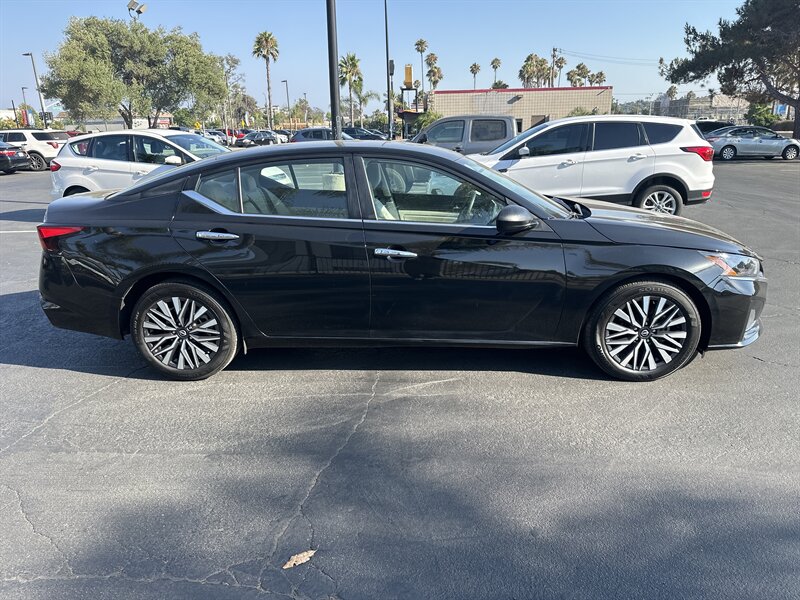 2025 Nissan Altima 2.5 SV photo 2