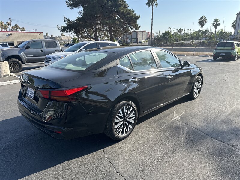 2025 Nissan Altima 2.5 SV photo 3