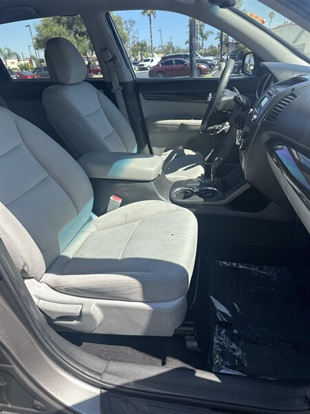 2013 Kia Sorento LX - Photo 9