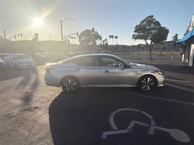 2021 Nissan Altima 2.5 SV - Photo 6 -