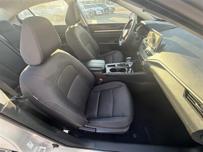 2021 Nissan Altima 2.5 SV - Photo 12 -