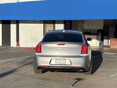 2015 Chrysler 300 Series Limited   - Photo 4 - 