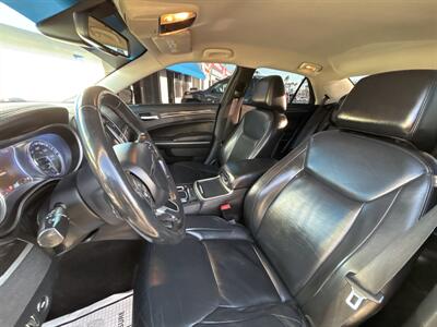 2015 Chrysler 300 Series Limited   - Photo 10 - 