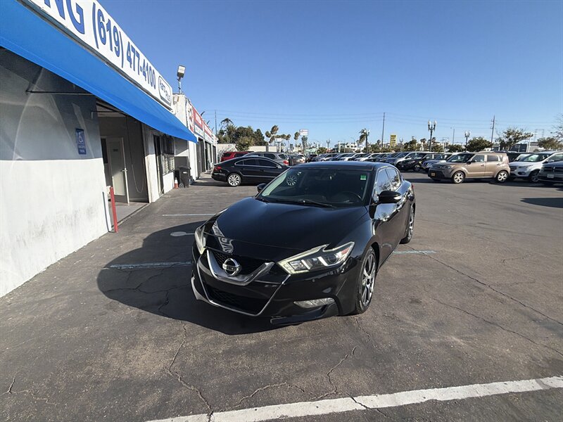 2017 Nissan Maxima Platinum's photo