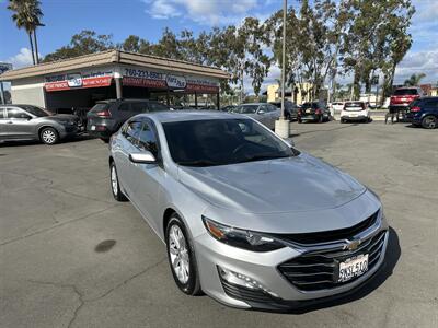 2019 Chevrolet Malibu LT - Photo 2 -