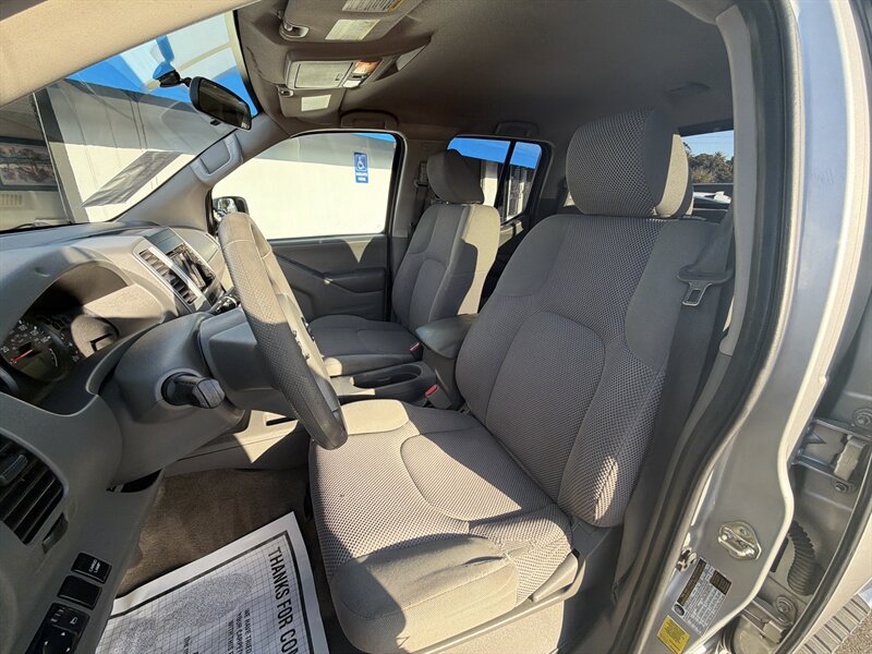 2017 Nissan Frontier Crew Cab SV - Photo 11 - National City, CA 91950