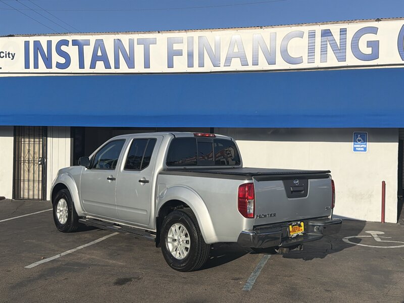 2017 Nissan Frontier Crew Cab SV - Photo 4 - National City, CA 91950