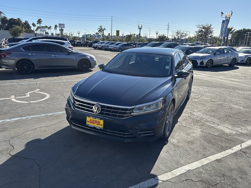 2018 Volkswagen Passat R-Line