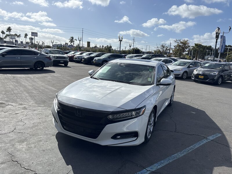 2018 Honda Accord Touring's photo
