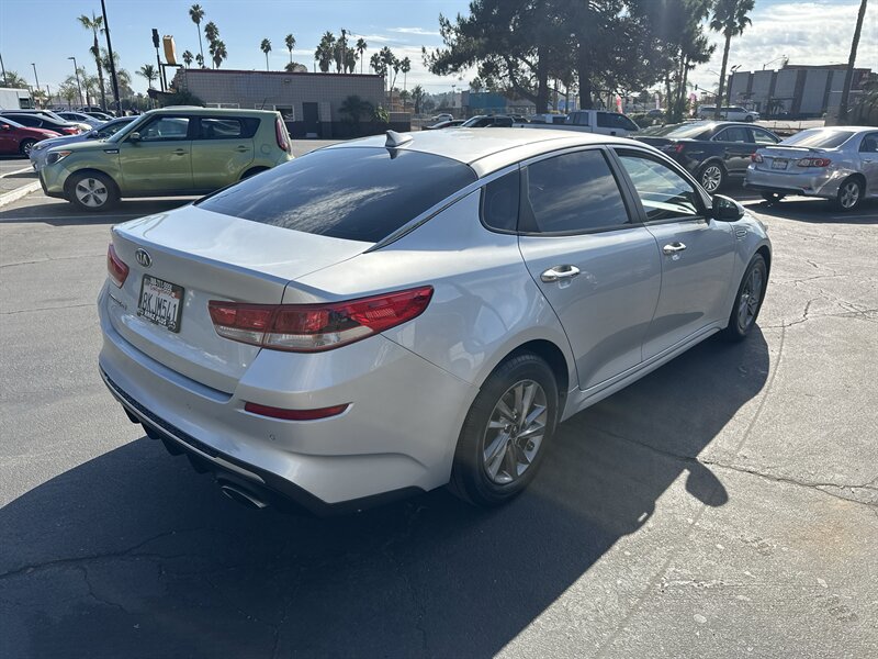 2020 Kia Optima LX SE photo 3