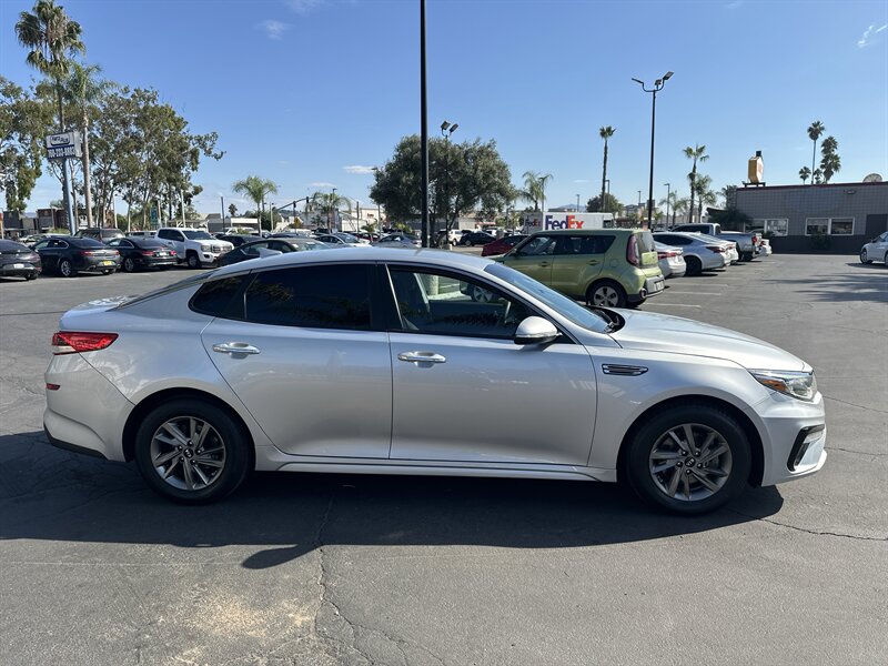 2020 Kia Optima LX SE photo 2