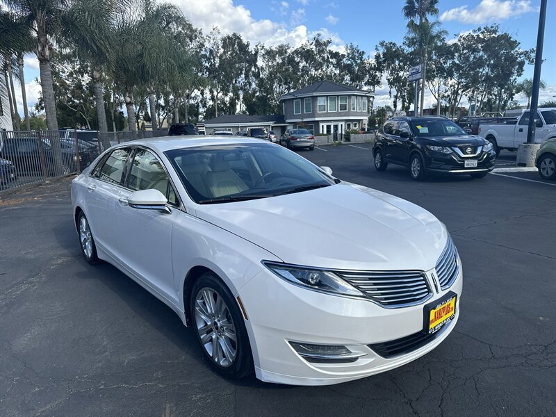2014 Lincoln MKZ Hybrid photo 3