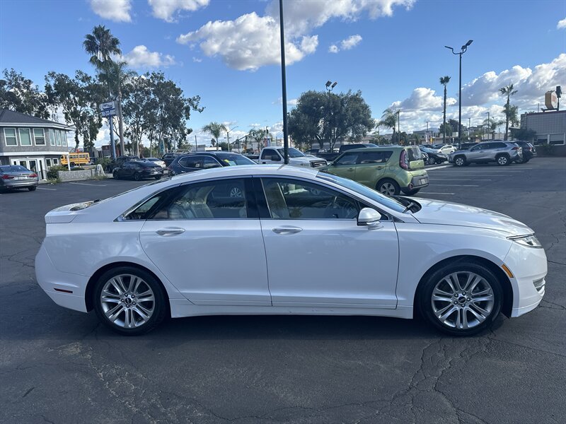 2014 Lincoln MKZ Hybrid photo 4