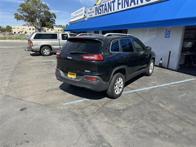 2018 Jeep Cherokee Latitude   - Photo 4 - 