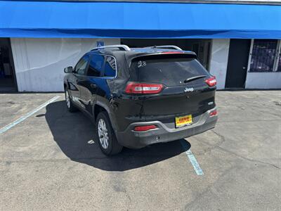 2018 Jeep Cherokee Latitude   - Photo 2 - 