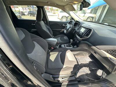 2018 Jeep Cherokee Latitude   - Photo 12 - 
