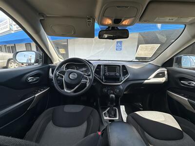 2018 Jeep Cherokee Latitude   - Photo 7 - 